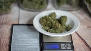 how much is an eighth in grams